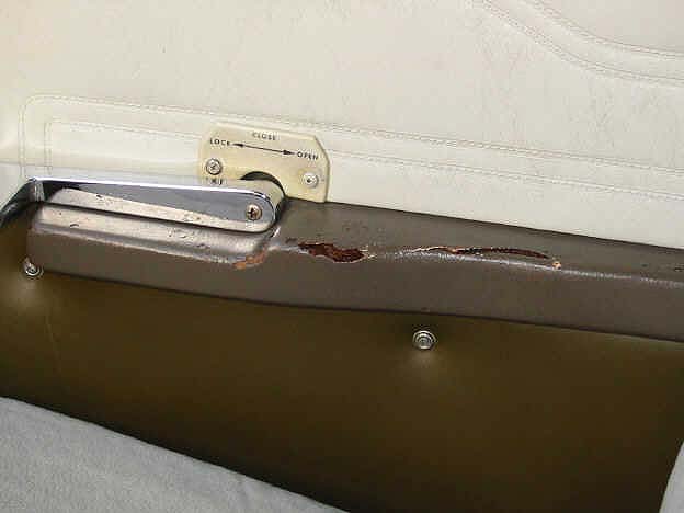 Cessna C 172 vor der Restaurierung Armlehne rechts