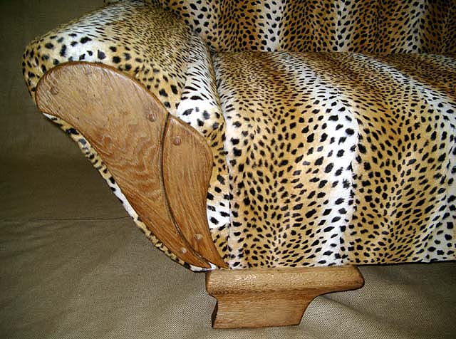 Chaiselongue aus den 30igern in Tieroptik (Serval)